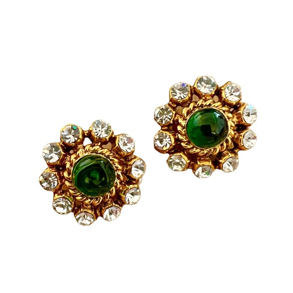 Vintage Chanel 1970s/80s Green Gripoix Glass and Crystals Clip On Earrings - Picture 3 of 5